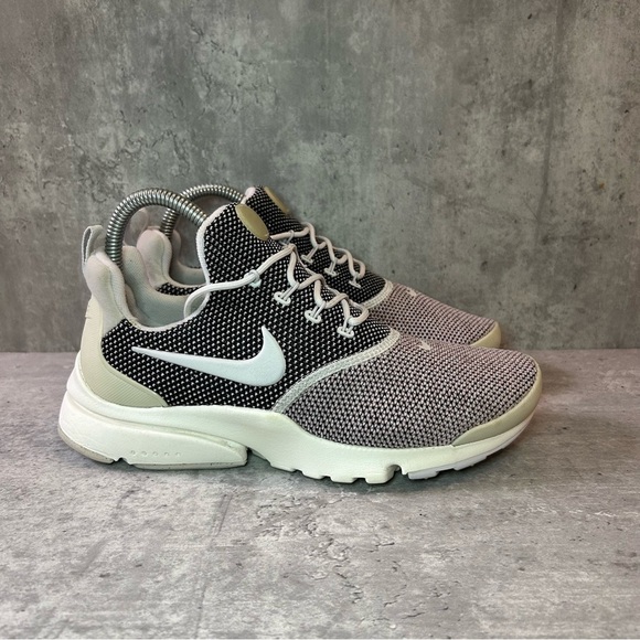 Nike Presto Fly SE Sneakers 910570-005 Womens sz 6.5 - grey - Picture 1 of 6